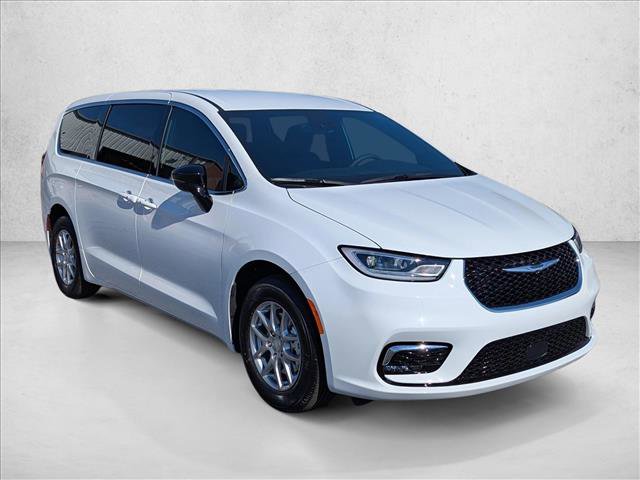New 2026 Chrysler Pacifica Select image 3