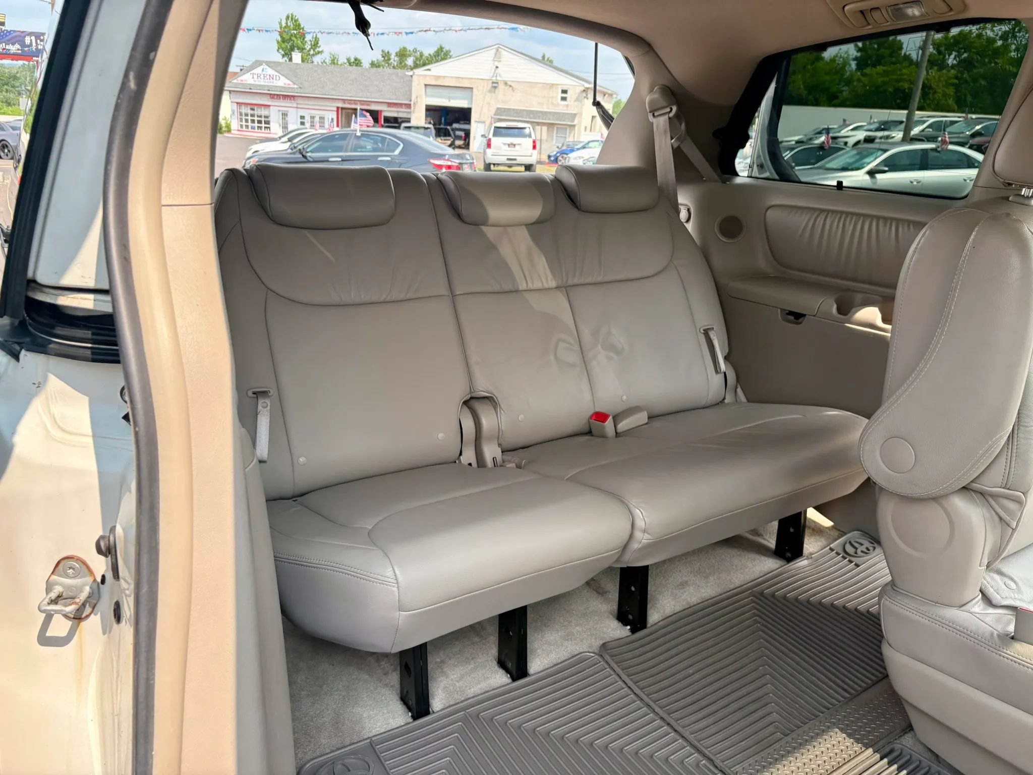 Used 2006 Toyota Sienna XLE w/ XLE Pkg 8 FWD image 26