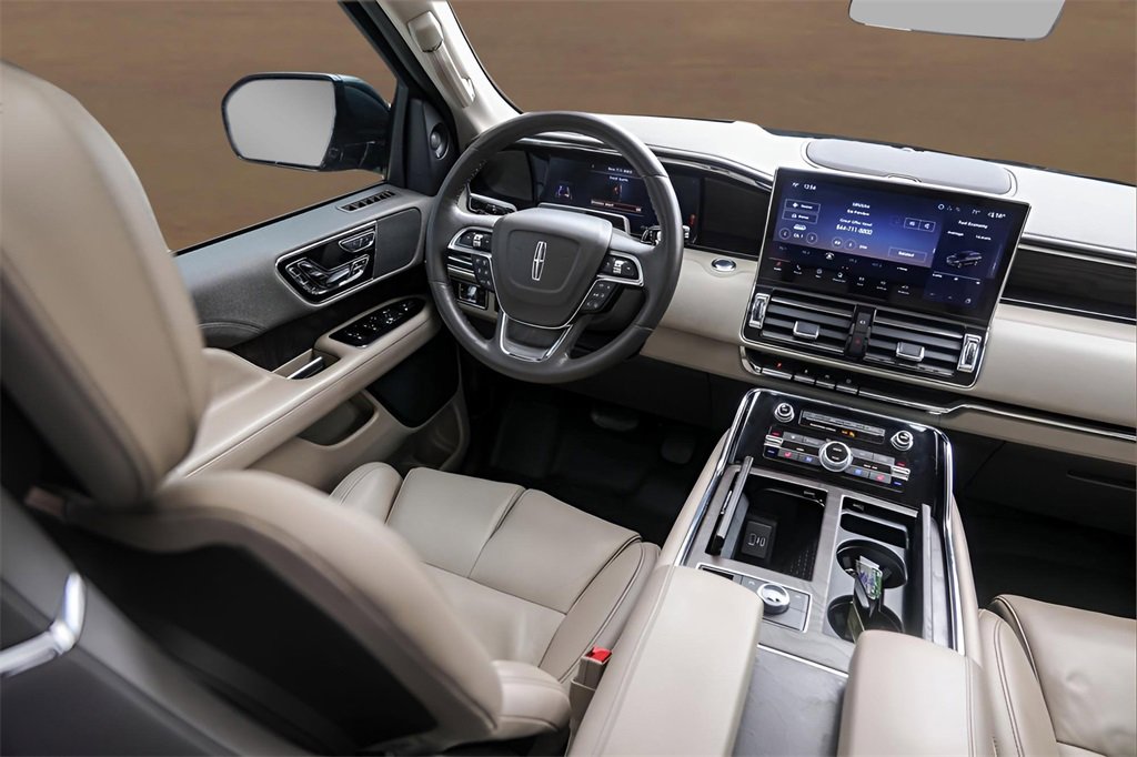 Used 2024 Lincoln Navigator Reserve image 28