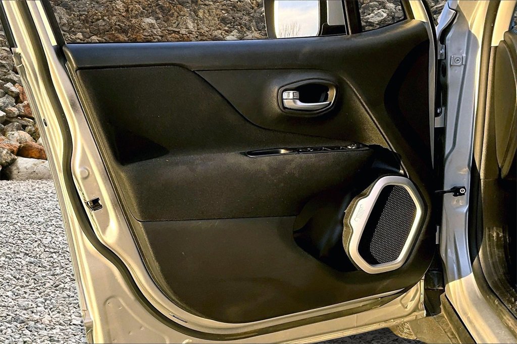 Used 2020 Jeep Renegade Latitude image 21