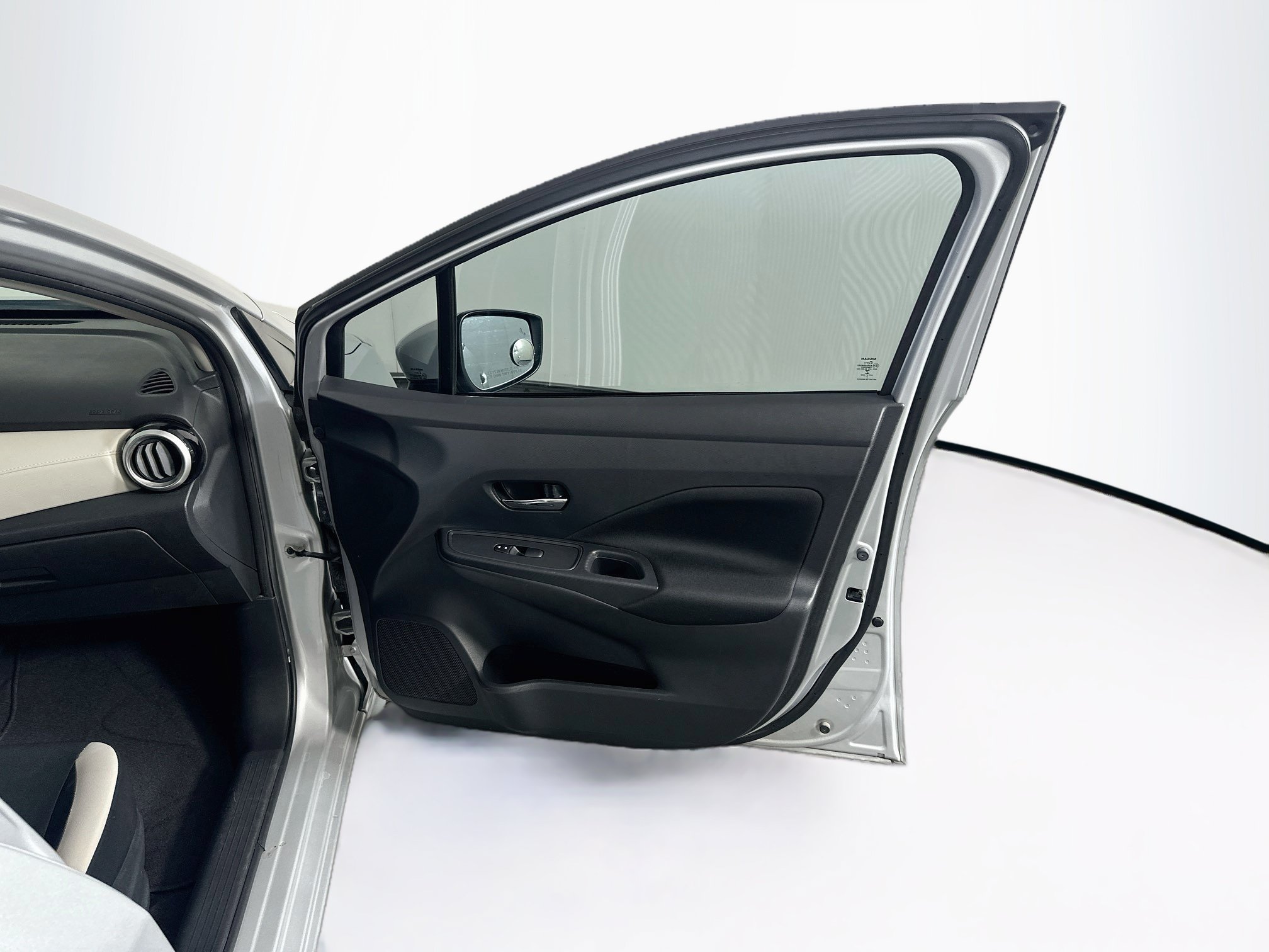 Used 2021 Nissan Versa SV FWD image 32