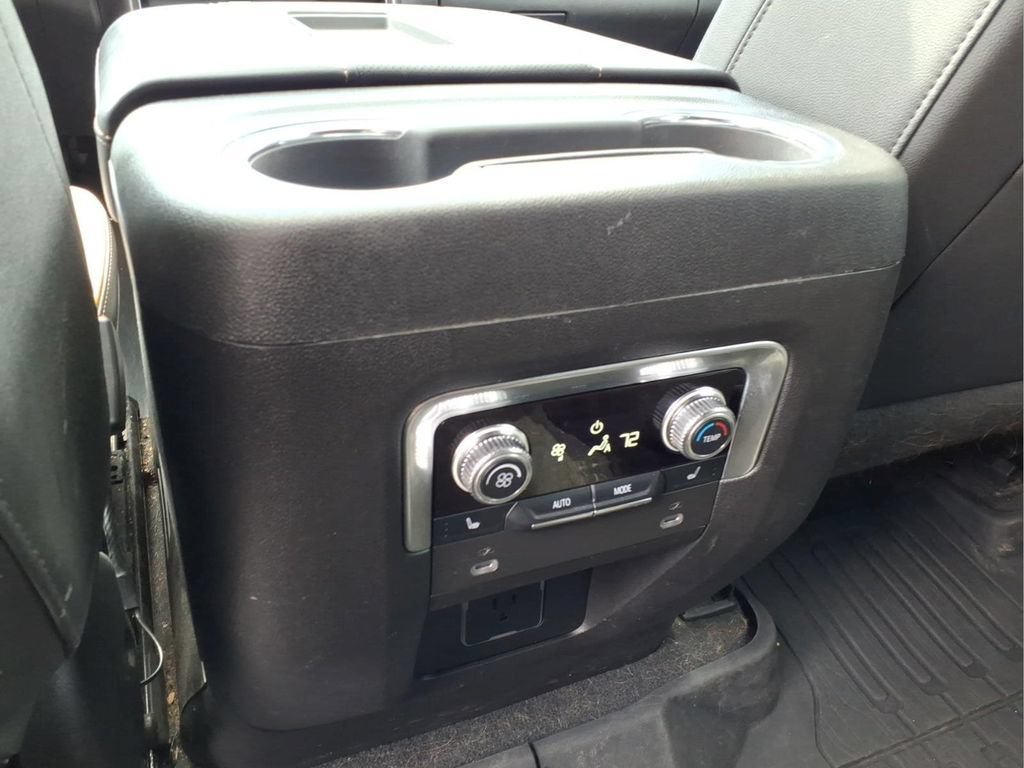 Used 2022 GMC Yukon XL AT4 AWD/4WD image 8