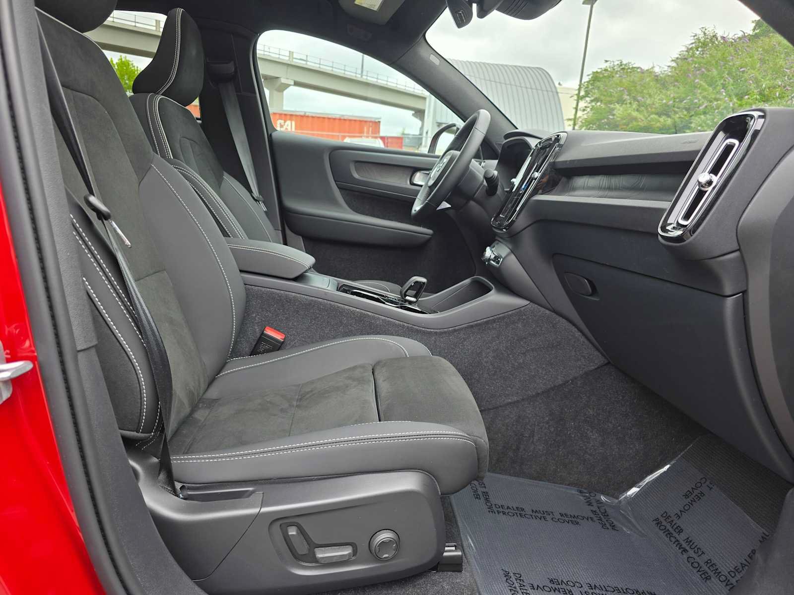 Certified 2023 Volvo C40 P8 Recharge Ultimate AWD/4WD image 11