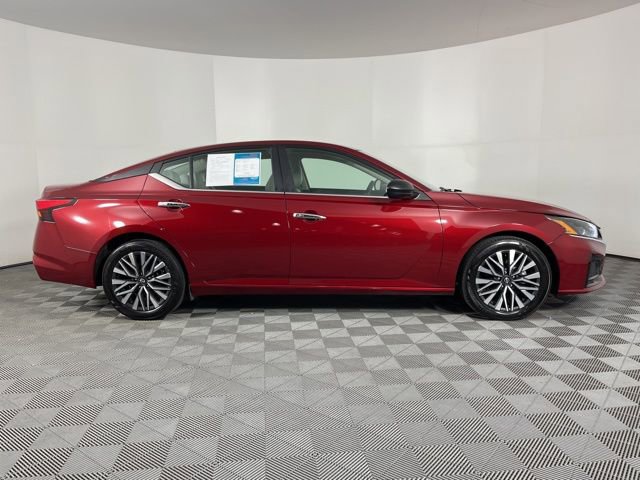 Used 2025 Nissan Altima 2.5 SV image 12