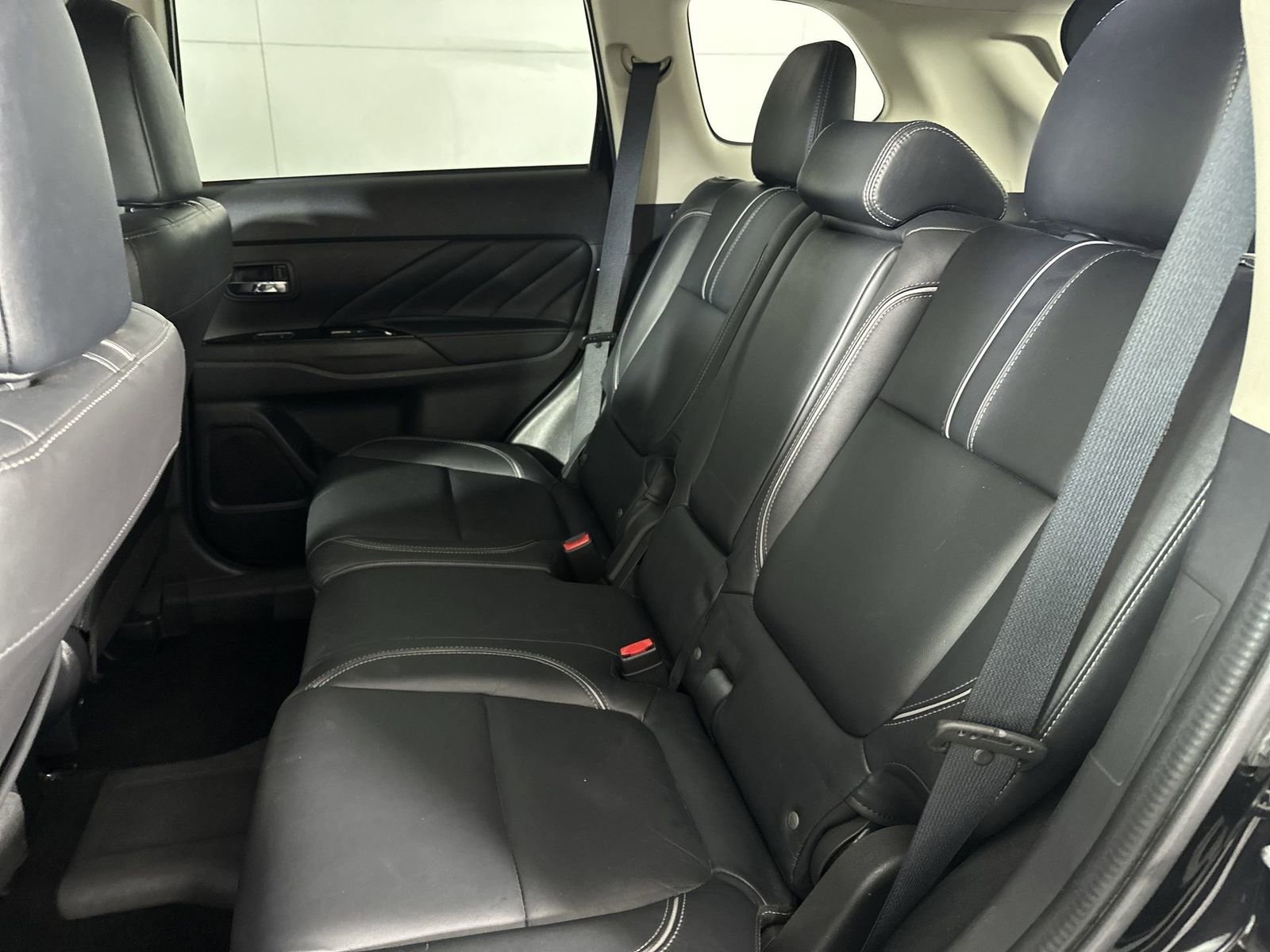 Used 2018 Mitsubishi Outlander SEL image 23