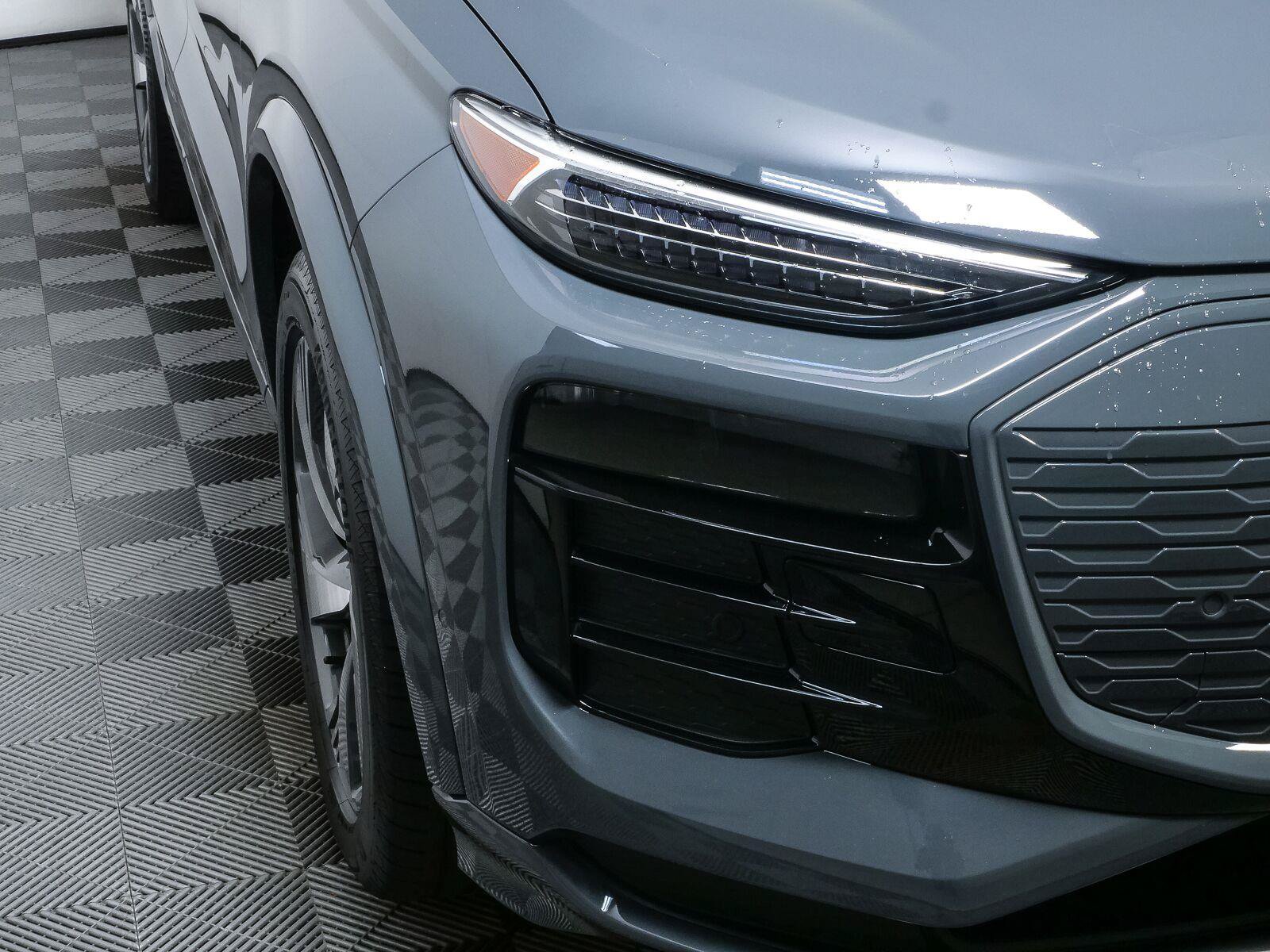 Used 2025 Audi Q6 e-tron Premium Plus w/ Premium Plus AWD/4WD image 38