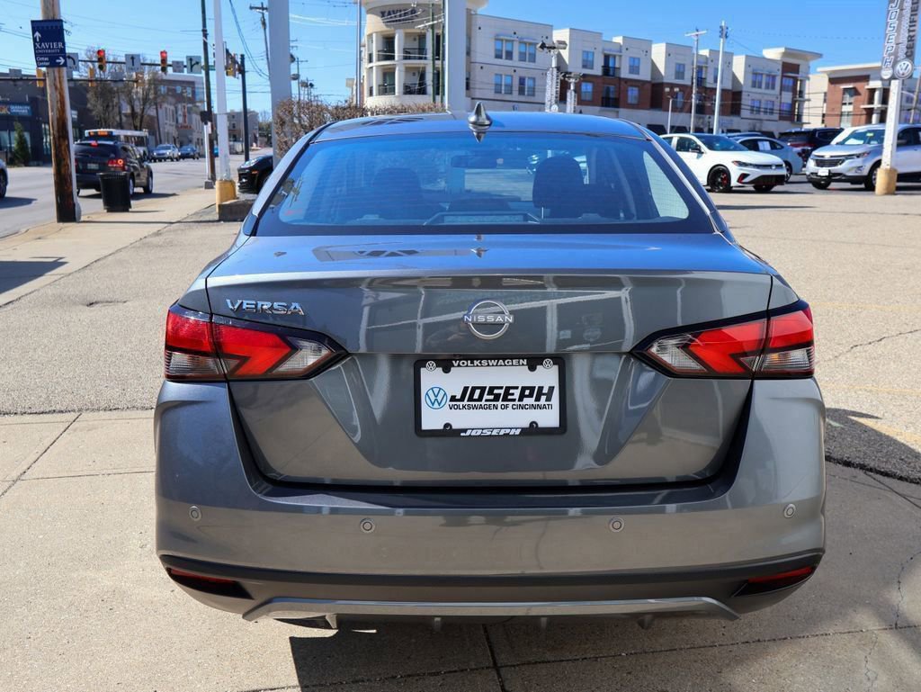 Used 2025 Nissan Versa SV image 4