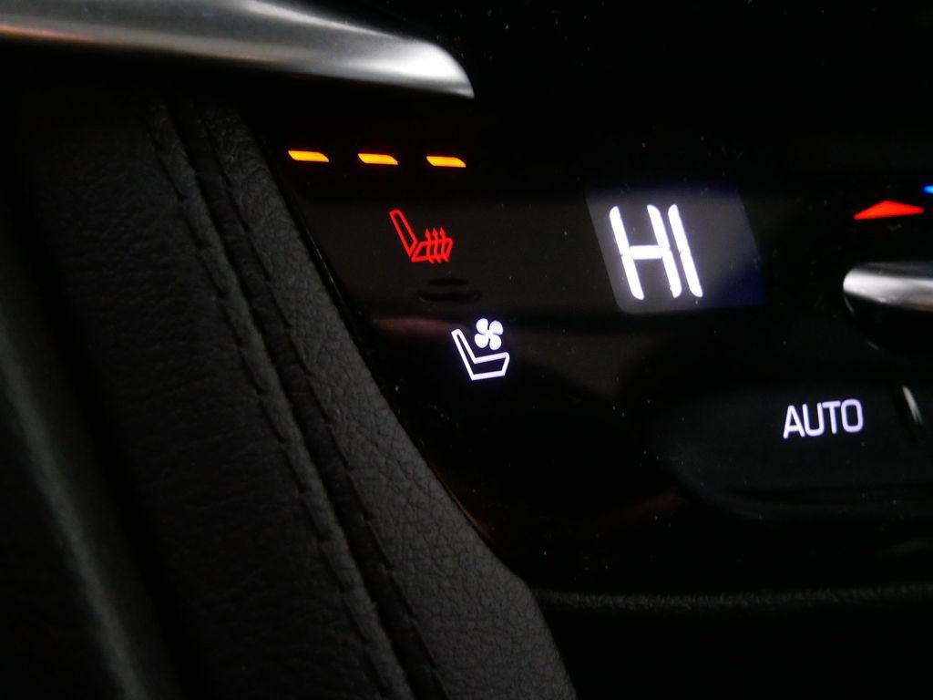 Used 2024 Cadillac XT6 Sport image 25