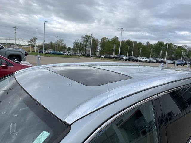 Used 2019 Toyota Highlander XLE AWD/4WD image 3