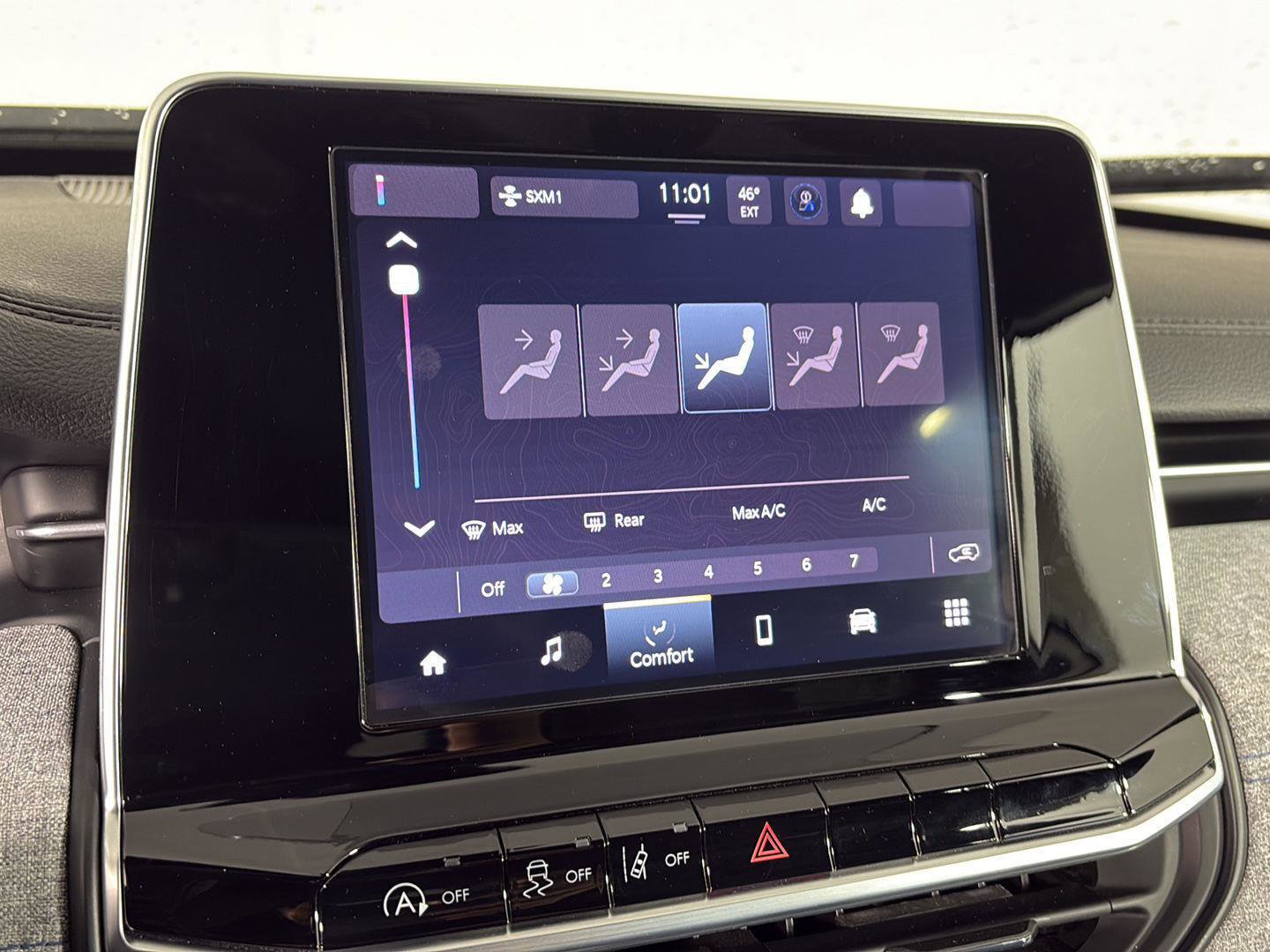 Used 2025 Jeep Compass Latitude image 30