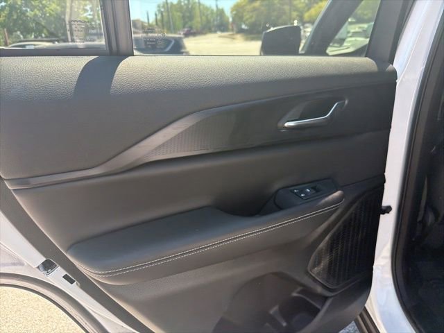 Used 2024 Jeep Grand Cherokee Laredo X image 24