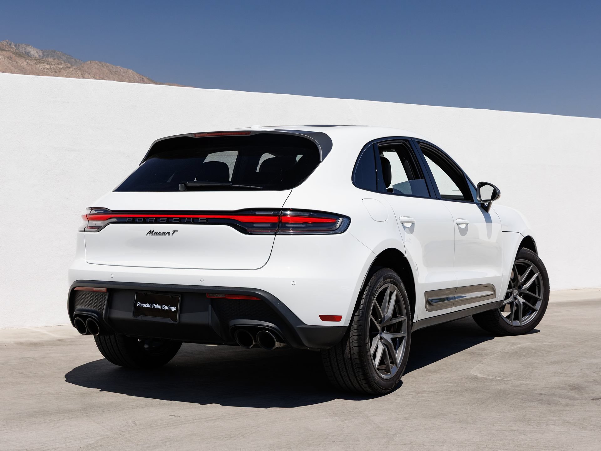 Certified 2025 Porsche Macan Turbo AWD/4WD image 7