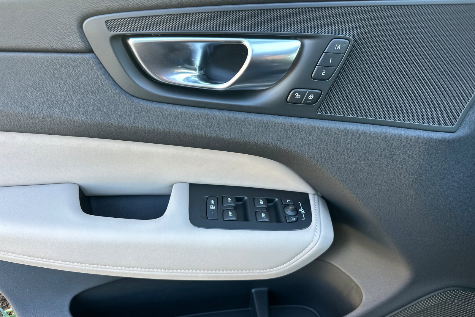 New 2026 Volvo XC60 B5 Plus w/ Climate Package image 9