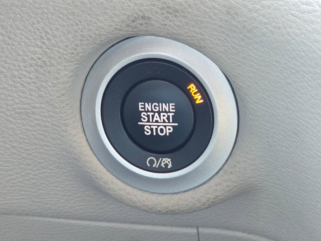 Used 2017 Chrysler Pacifica Limited w/ Tire & Wheel Group image 34