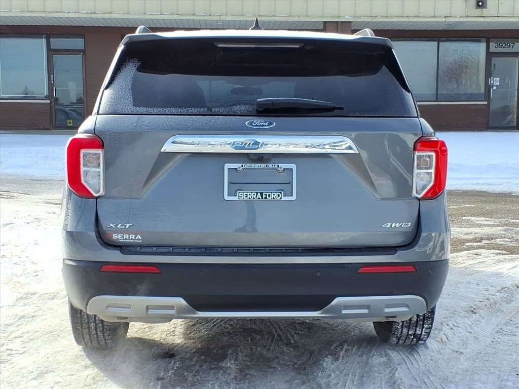 Used 2023 Ford Explorer XLT w/ Equipment Group 202A image 4