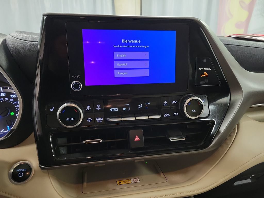 Used 2024 Toyota Highlander XLE AWD/4WD image 14