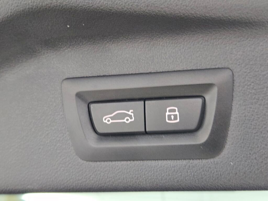 Used 2024 BMW X7 M60i w/ Executive Package image 18