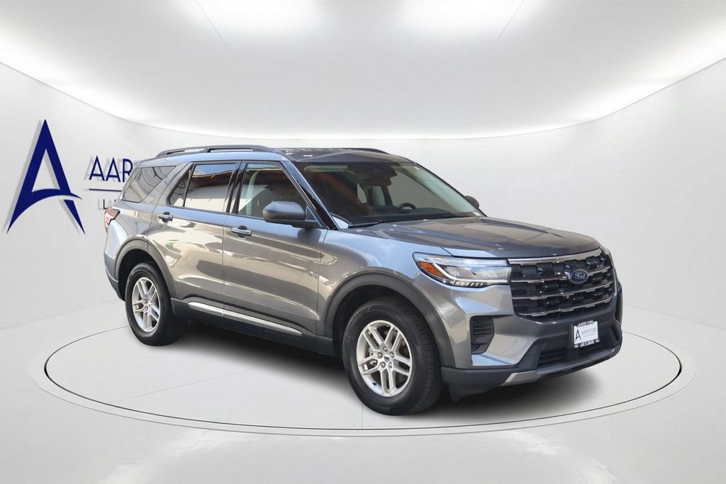 Used 2025 Ford Explorer Active AWD/4WD image 3