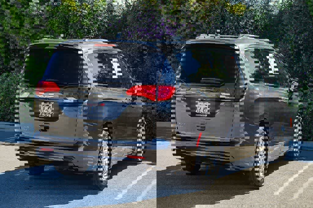 Used 2020 Chrysler Voyager Lxi image 4