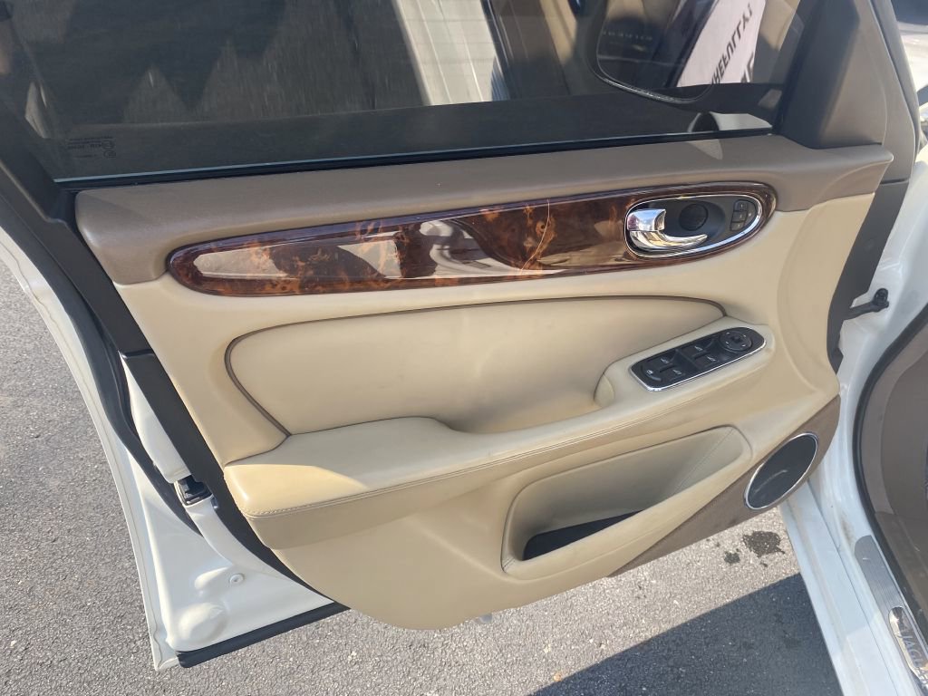 Used 2008 Jaguar XJ8 L image 19