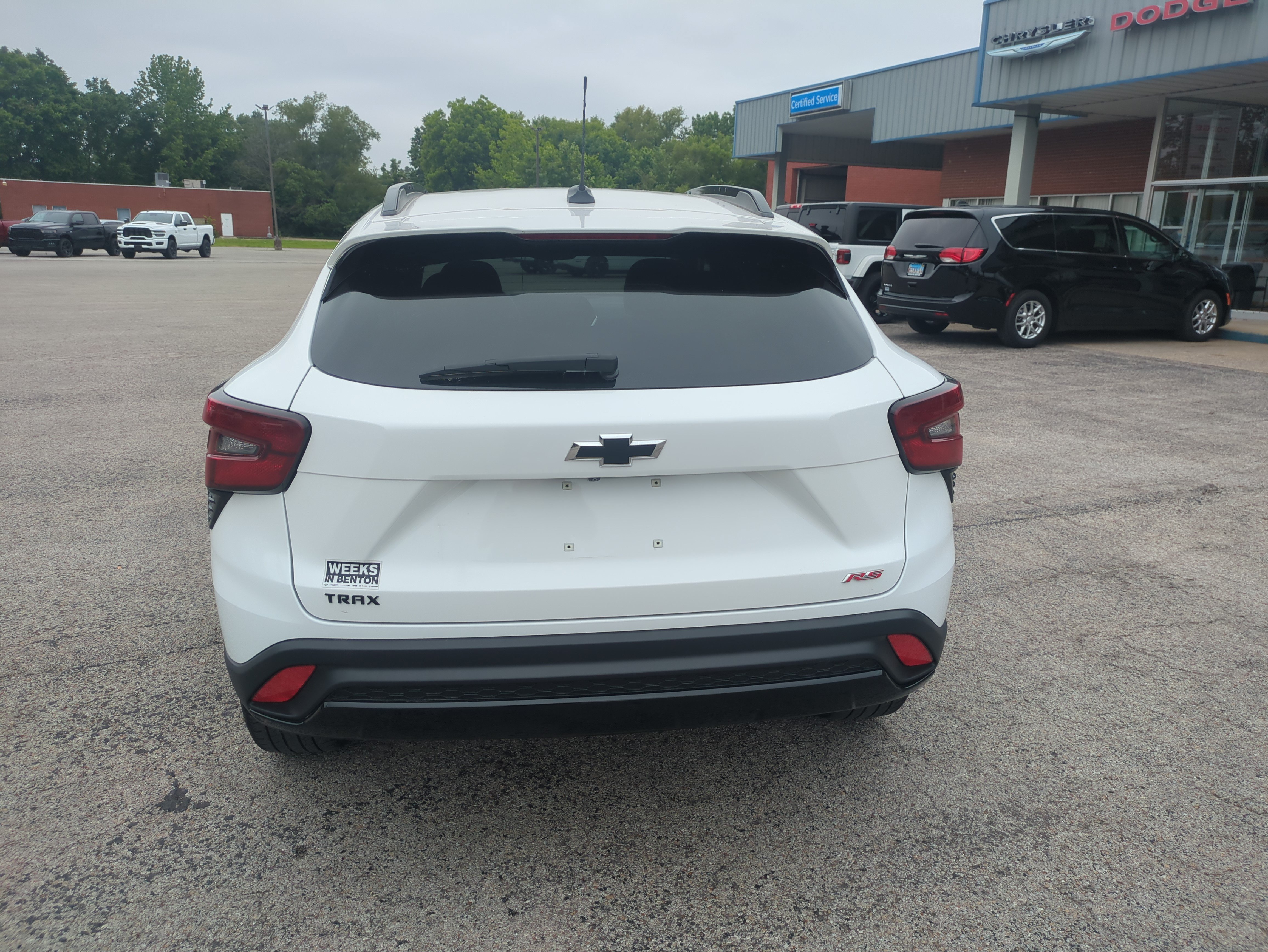 Used 2024 Chevrolet Trax RS FWD image 3