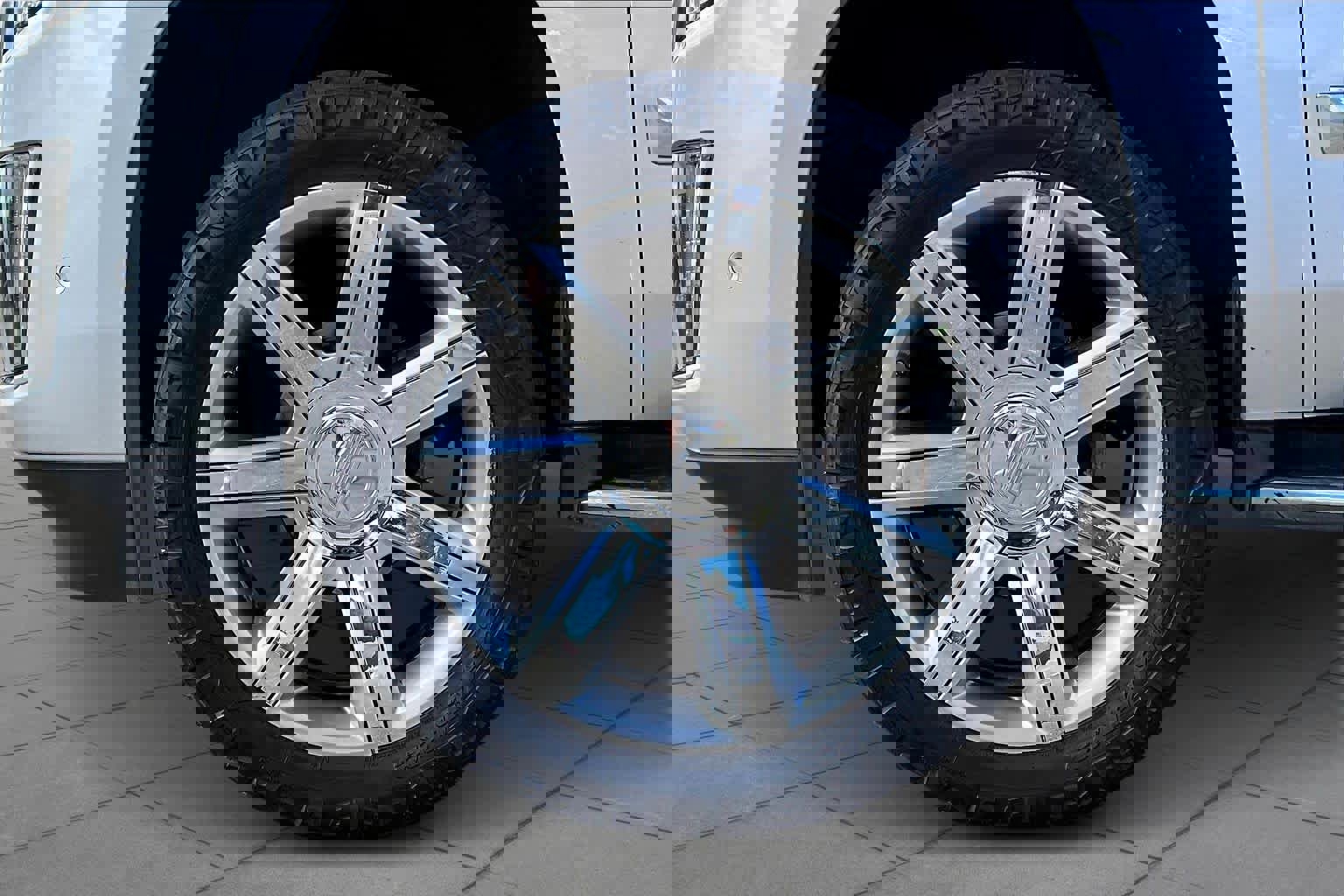 Used 2017 Cadillac Escalade Premium Luxury image 8