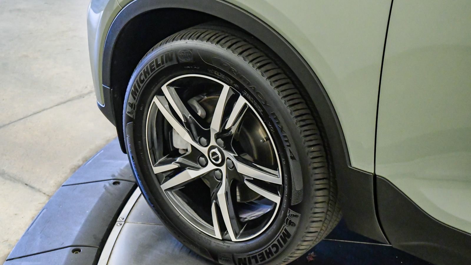 Certified 2025 Volvo XC40 B5 Core AWD/4WD image 10
