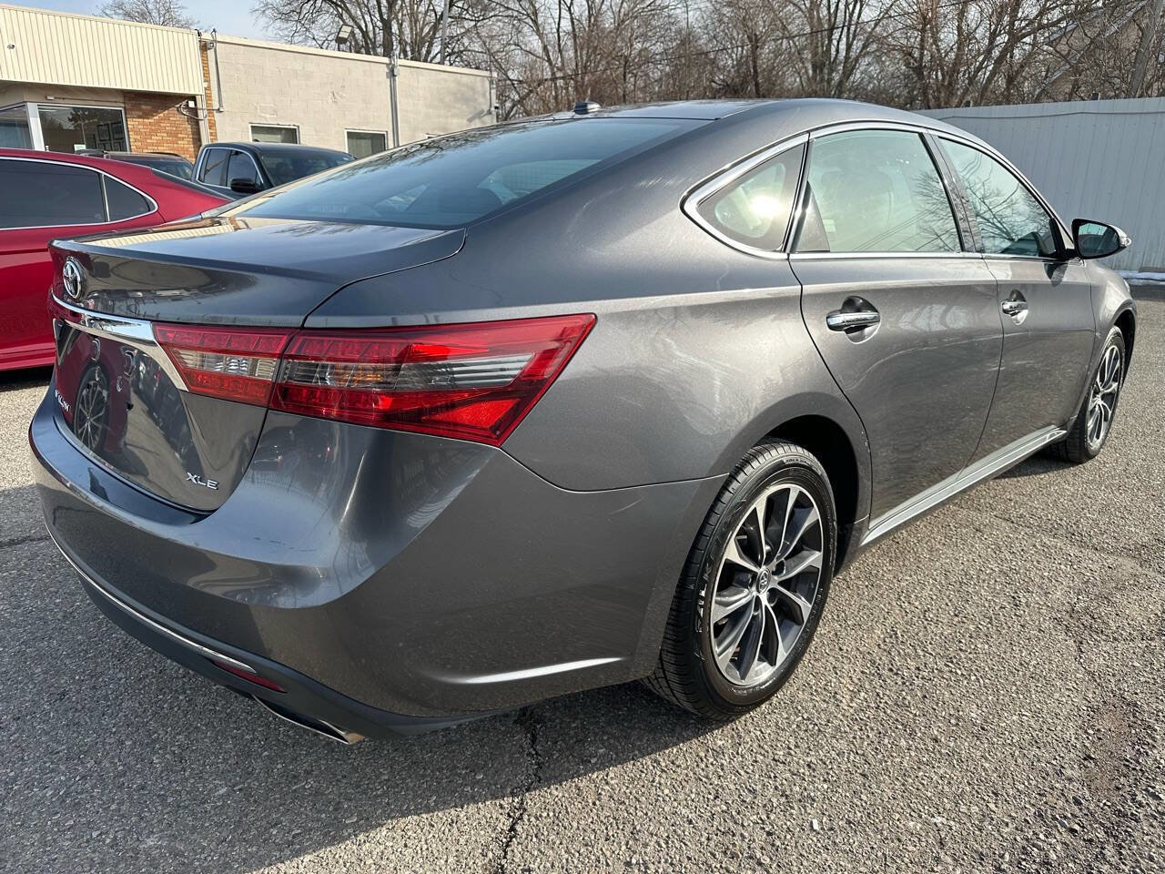 Used 2018 Toyota Avalon XLE image 5