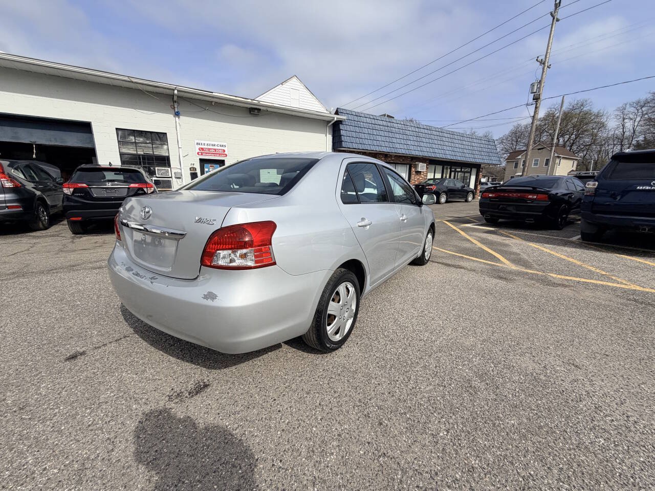 Used 2009 Toyota Yaris Sedan w/ Convenience Pkg FWD image 9
