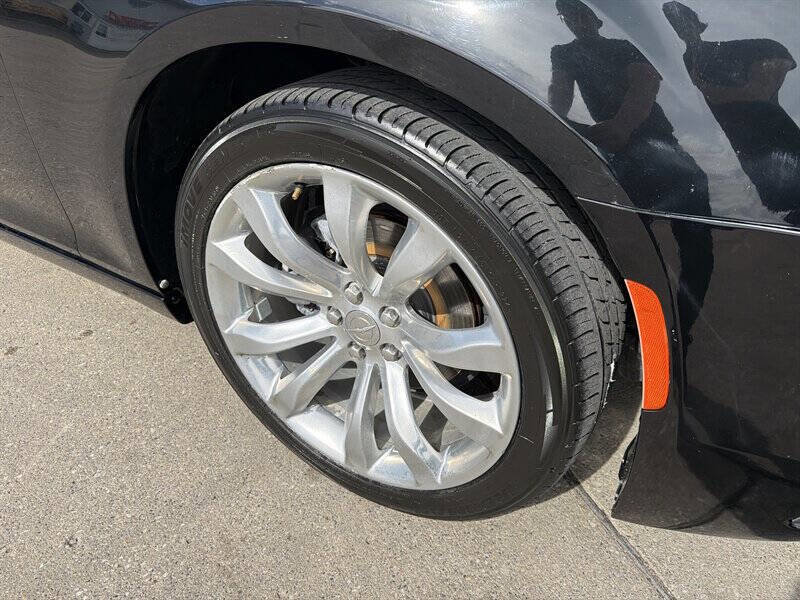 Used 2020 Chrysler 300 Limited RWD image 10
