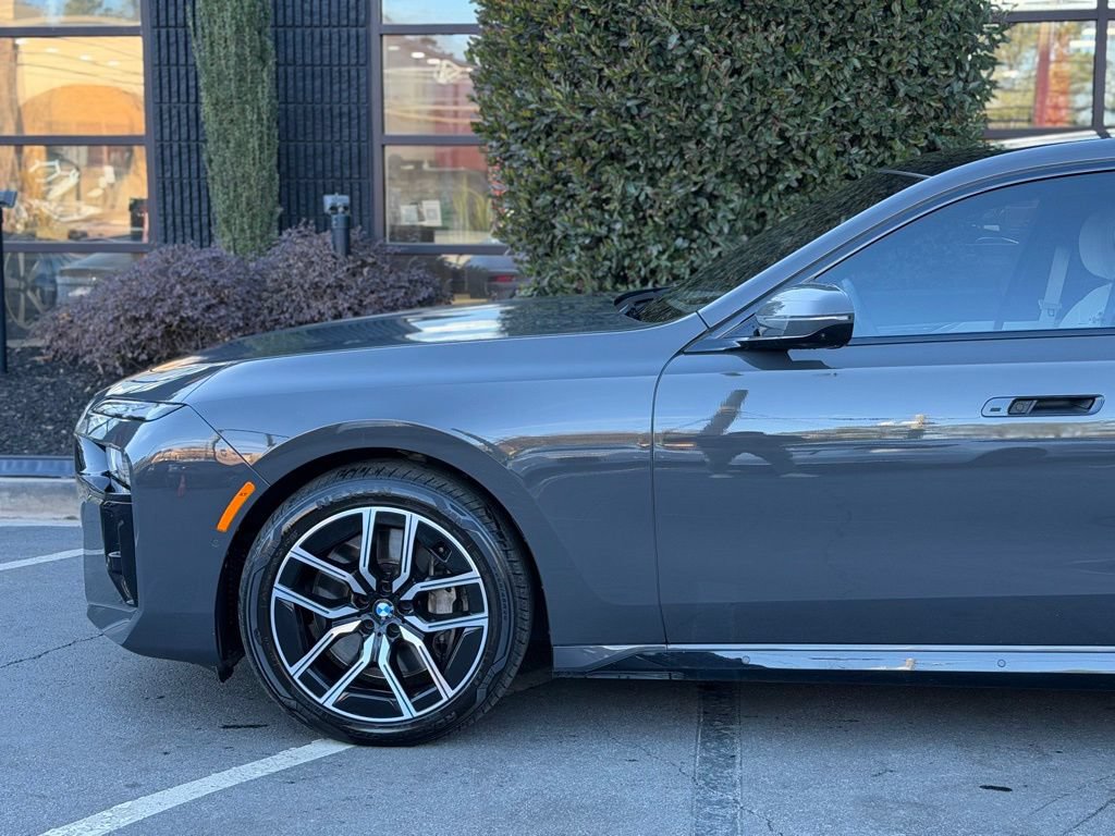 Used 2023 BMW 760i xDrive w/ Executive Package AWD/4WD image 10