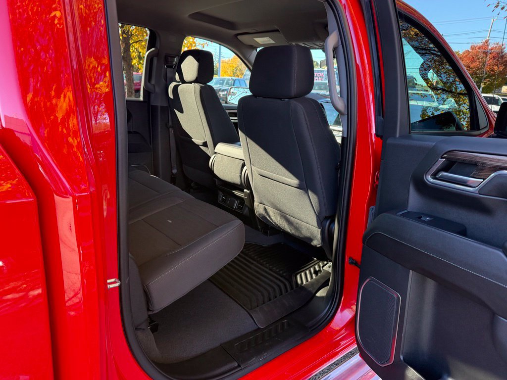 Used 2023 Chevrolet Silverado 1500 LT AWD/4WD image 14