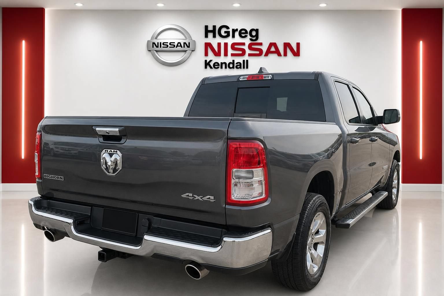Used 2020 RAM 1500 4x4 Crew Cab image 4
