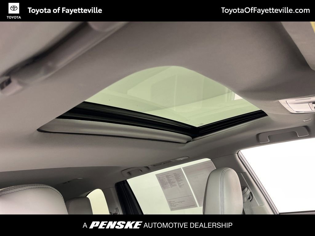 Used 2019 Toyota Highlander XLE FWD image 12