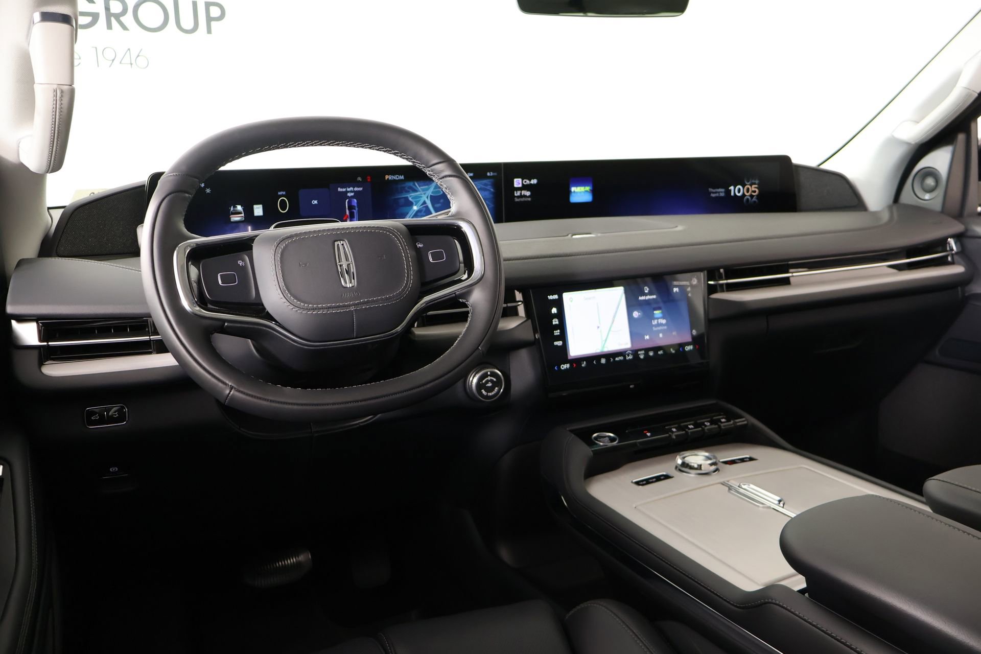 New 2025 Lincoln Navigator Reserve AWD/4WD image 2