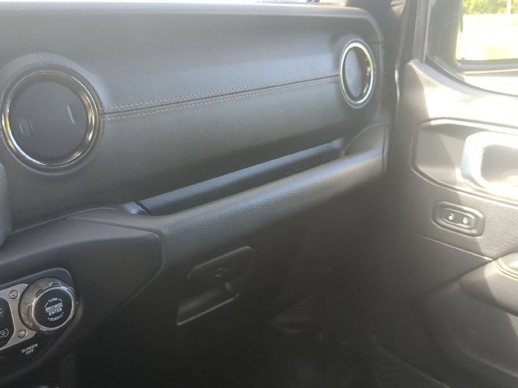 Used 2022 Jeep Wrangler Unlimited Sahara AWD/4WD image 22
