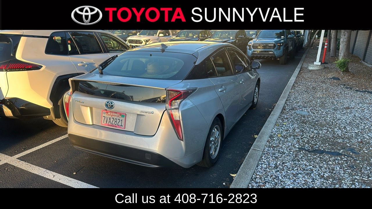 Used 2017 Toyota Prius Two FWD image 2