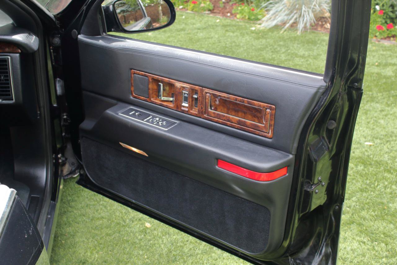 Used 1996 Cadillac Fleetwood Brougham RWD image 48