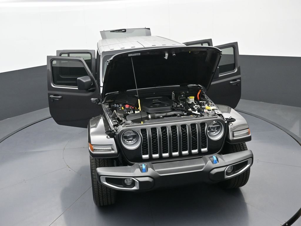 Used 2022 Jeep Wrangler Unlimited Sahara w/ Cold Weather Group AWD/4WD image 37