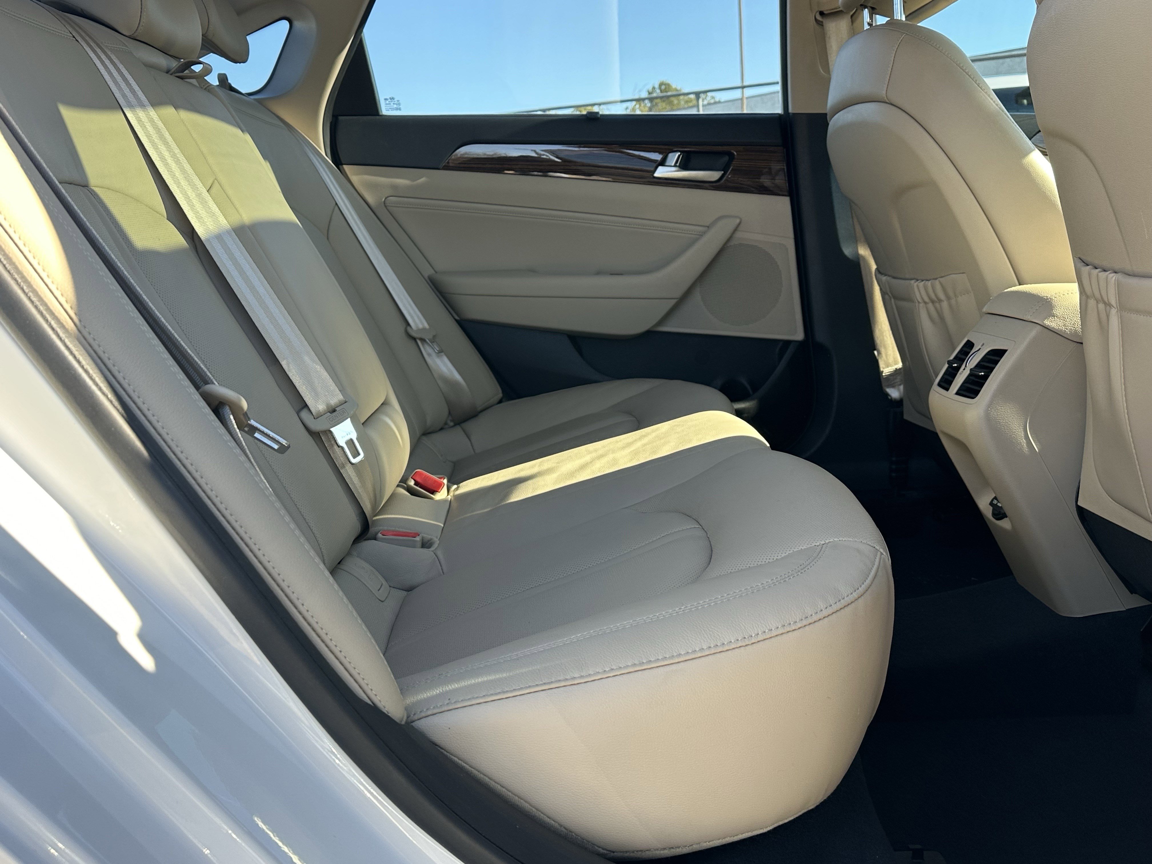 Used 2016 Hyundai Sonata Limited w/ Option Group 02 image 17