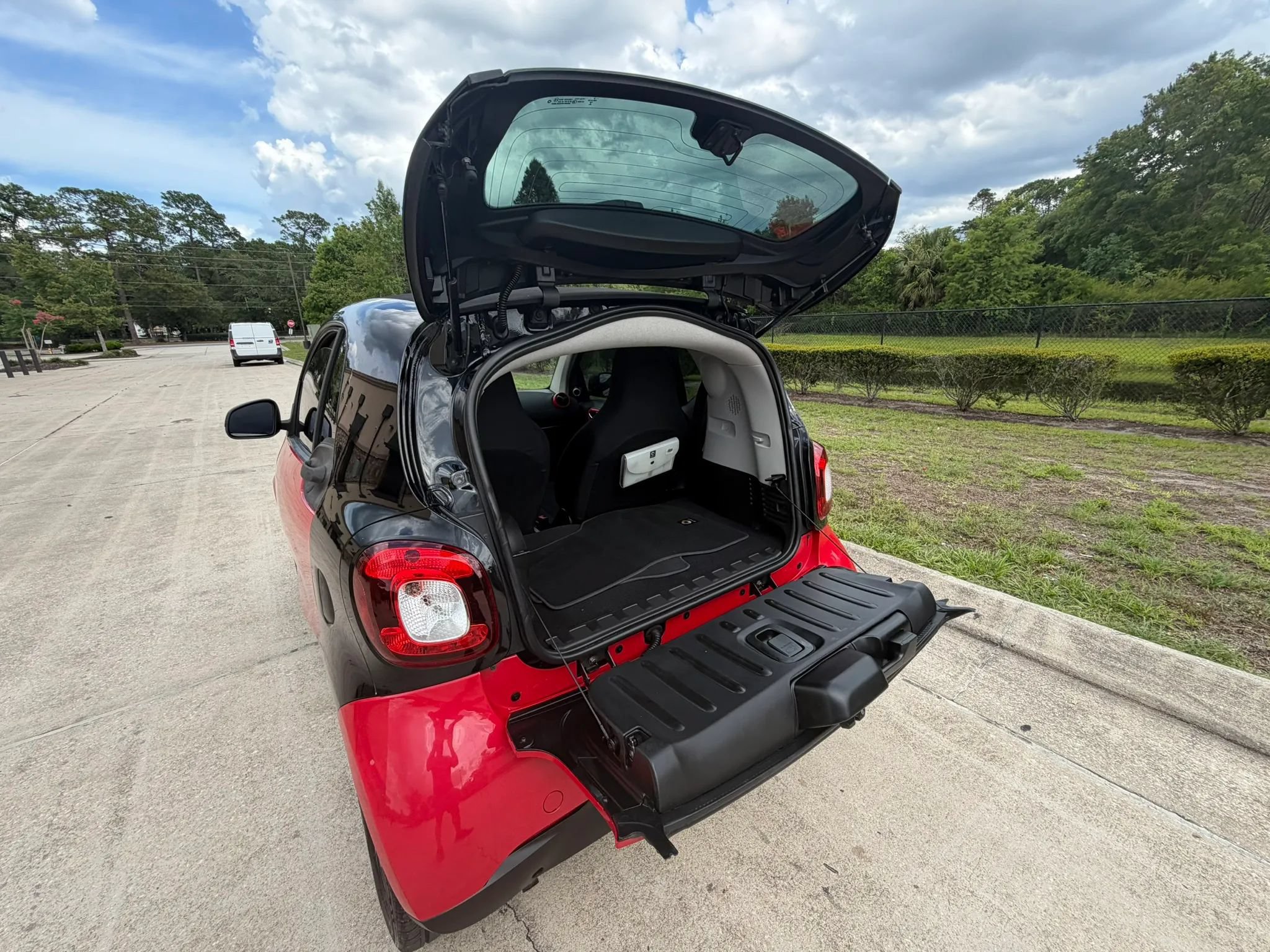Used 2017 smart fortwo passion RWD image 27