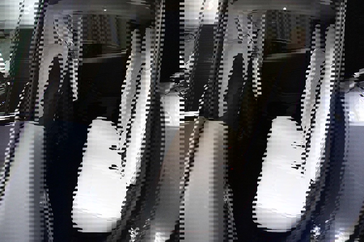 Used 2023 Tesla Model Y Performance image 33