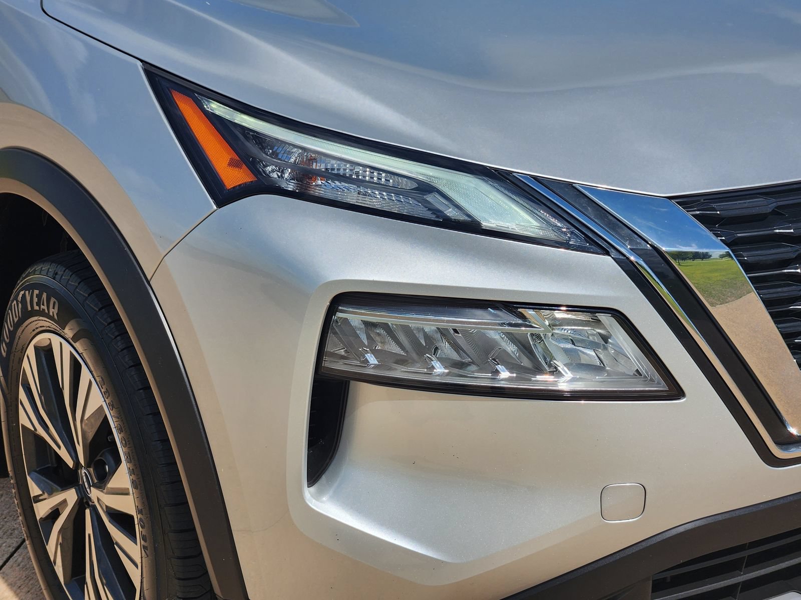 Used 2023 Nissan Rogue SV FWD image 11