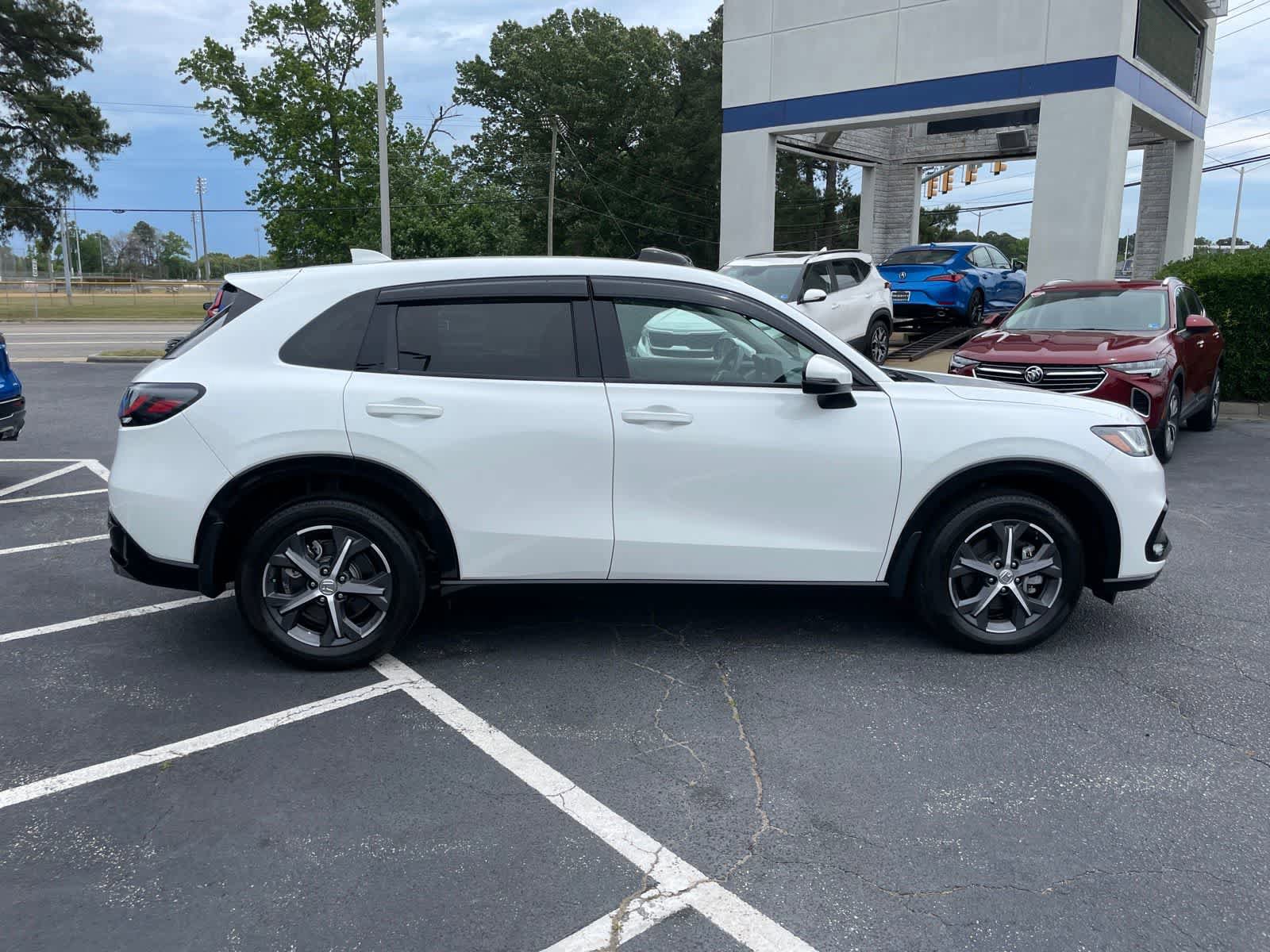 Used 2023 Honda HR-V EX-L image 6