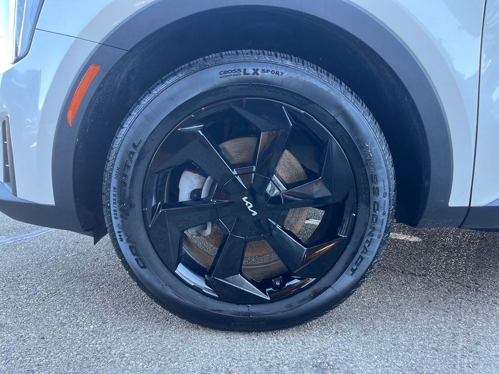 Certified 2025 Kia Sorento EX image 8