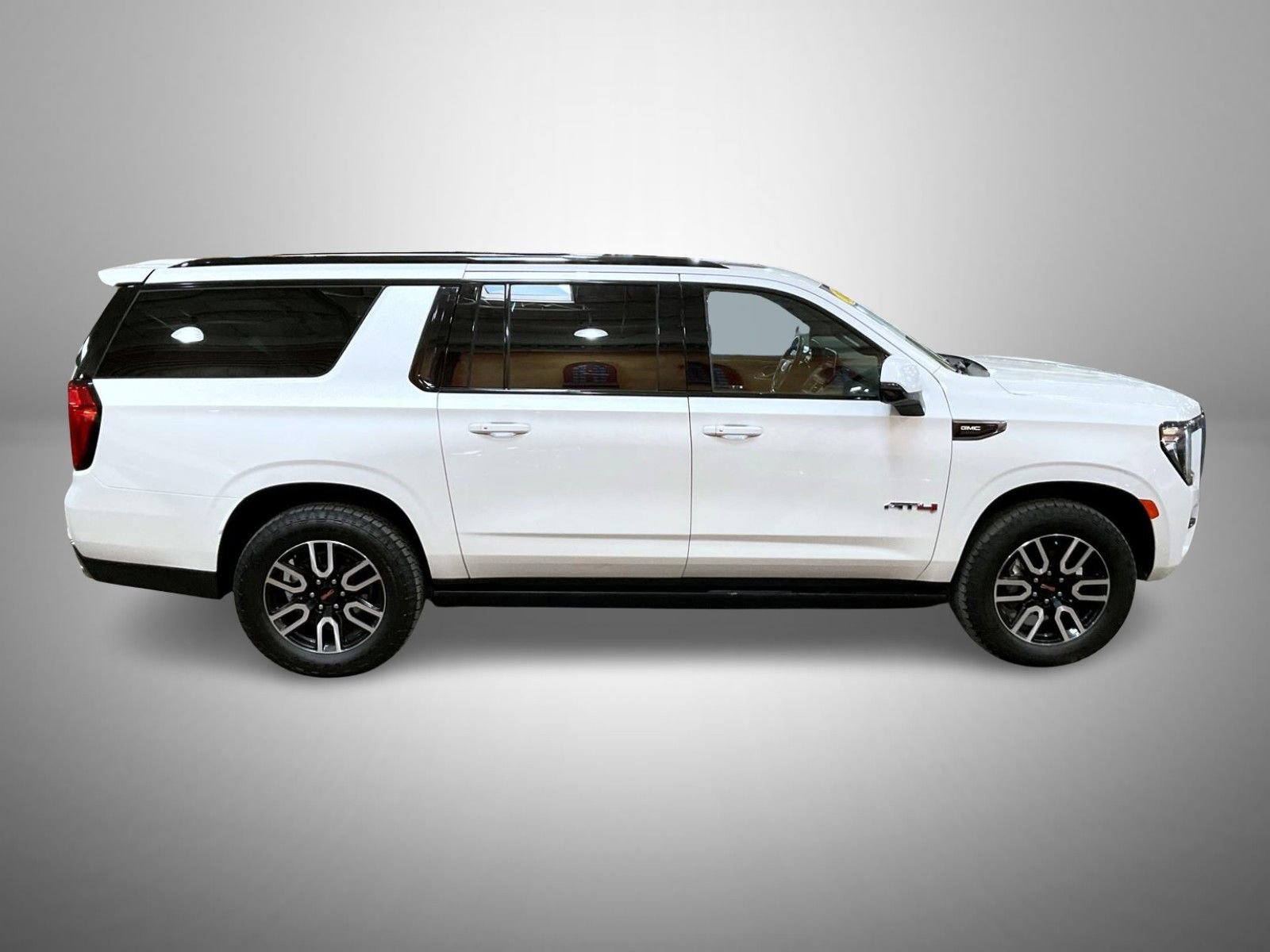 Used 2022 GMC Yukon XL AT4 image 4