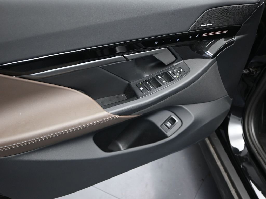 Certified 2025 BMW 530i RWD image 11