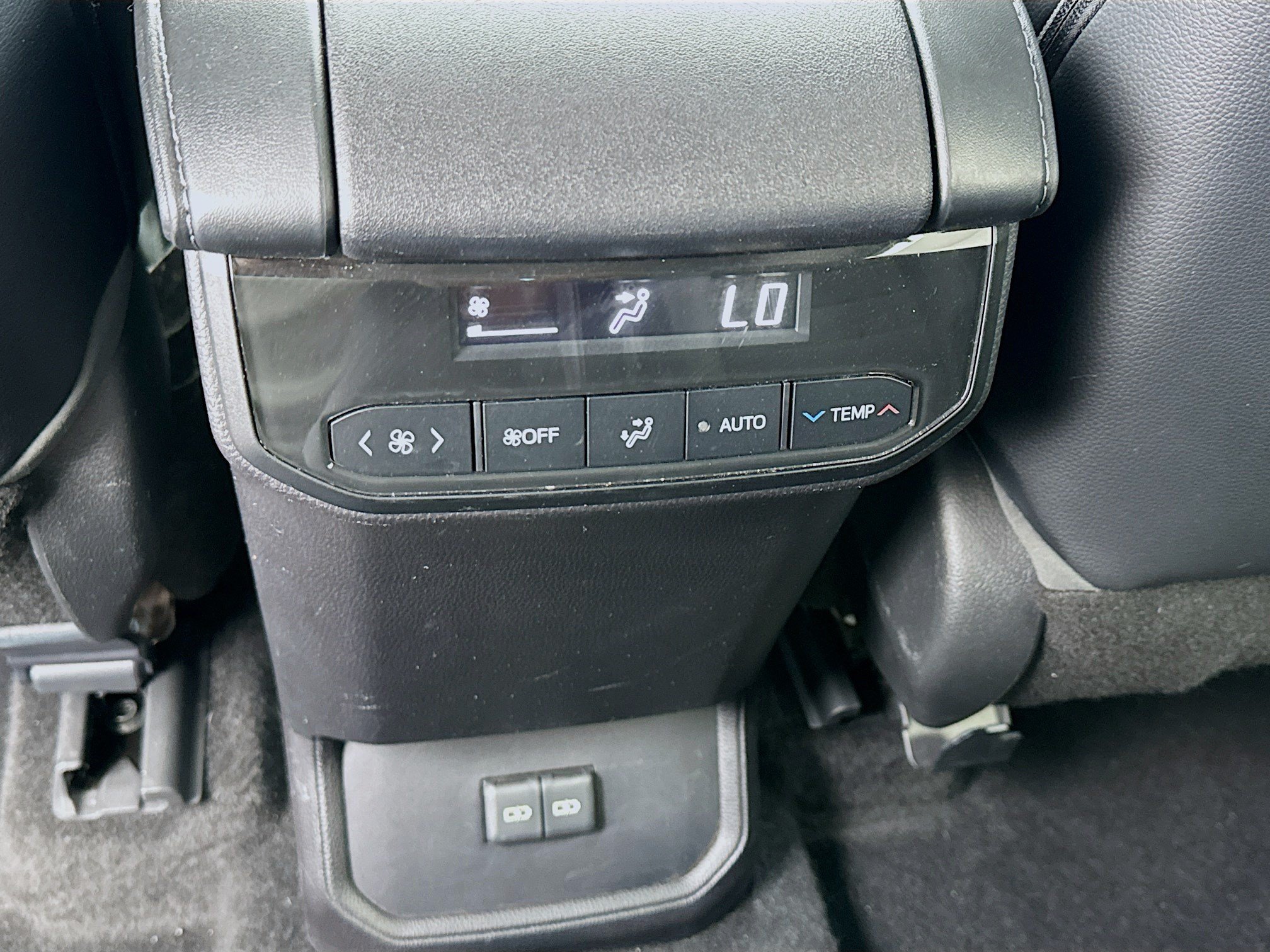Used 2023 Toyota Highlander XLE AWD/4WD image 17