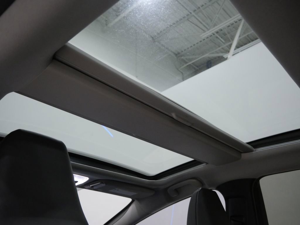 Used 2023 Toyota Prius Limited w/ Limited Premium Package AWD/4WD image 4