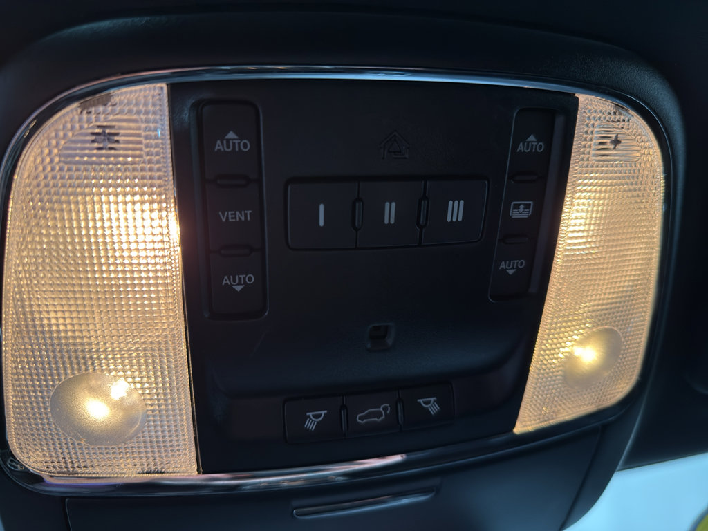 Used 2018 Jeep Grand Cherokee Limited w/ Luxury Group II image 29